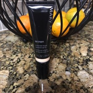 🌸 Mary Kay Very Light CC Cream - New🌸